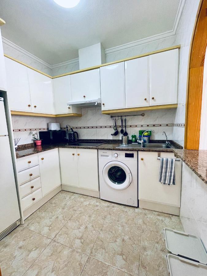 El Papagayo Apartment 2 Mins Walking To The Beach Torrevieja Exterior photo