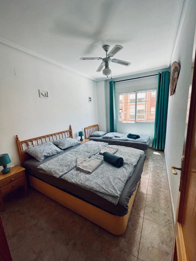 El Papagayo Apartment 2 Mins Walking To The Beach Torrevieja Exterior photo