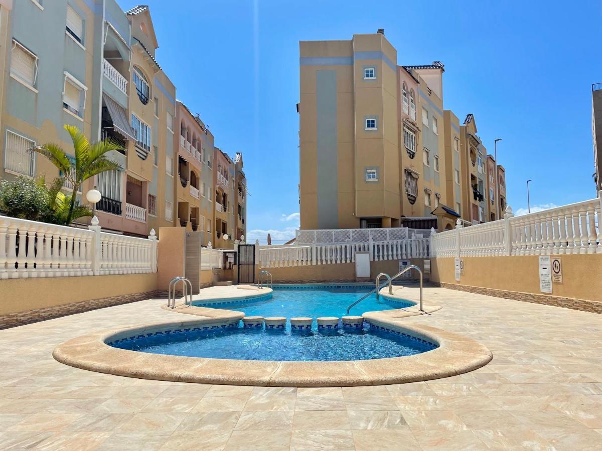 El Papagayo Apartment 2 Mins Walking To The Beach Torrevieja Exterior photo