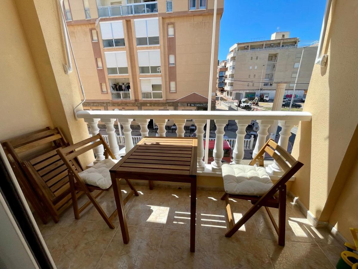 El Papagayo Apartment 2 Mins Walking To The Beach Torrevieja Exterior photo
